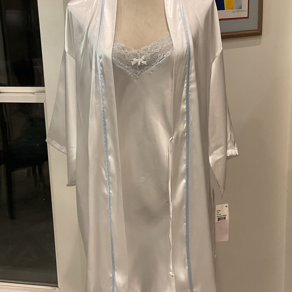 Linea Donatella Bridal Satin Lace-Trim Robe & Chemise Set - Picture 3 of 16